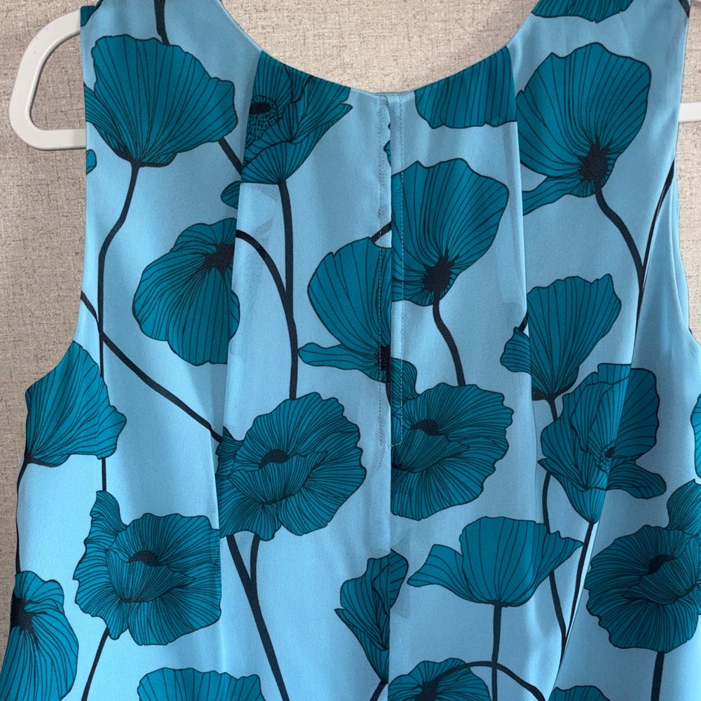 Cabi Blue Poppy Floral Sleeveless Blouse Sz M Botanical Casual Chic Officewear - Picture 7 of 12